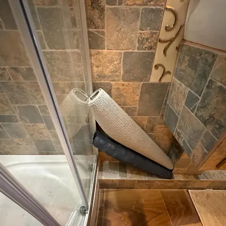 The King With Balcony View Piata Romana דירה *