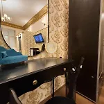 The King With Balcony View Piata Romana شقة