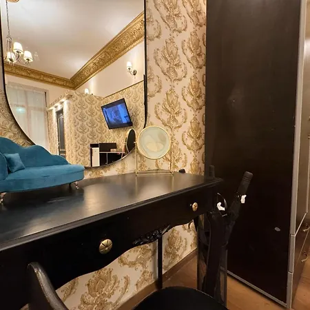 The King With Balcony View Piata Romana Διαμέρισμα