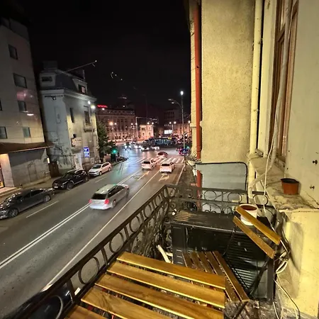 The King With Balcony View Piata Romana Apartman *