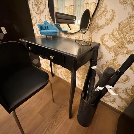 The King With Balcony View Piata Romana Διαμέρισμα Βουκουρέστι