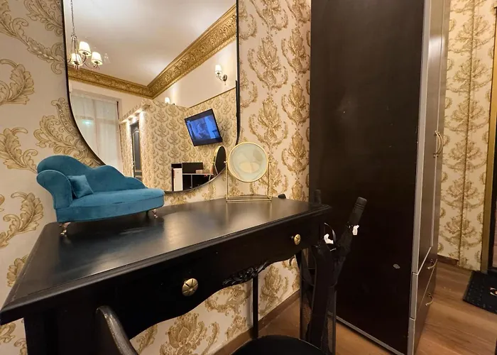 The King With Balcony View Piata Romana Apartament