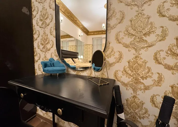 The King With Balcony View Piata Romana *