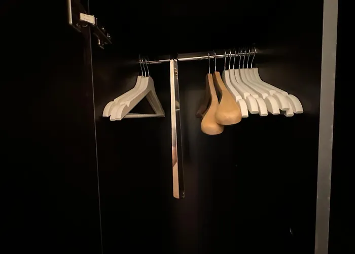 The King With Balcony View Piata Romana Apartment *