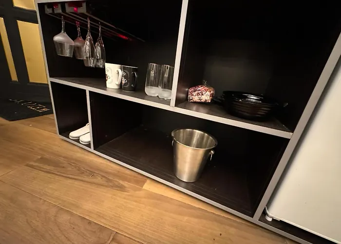 The King With Balcony View Piata Romana *